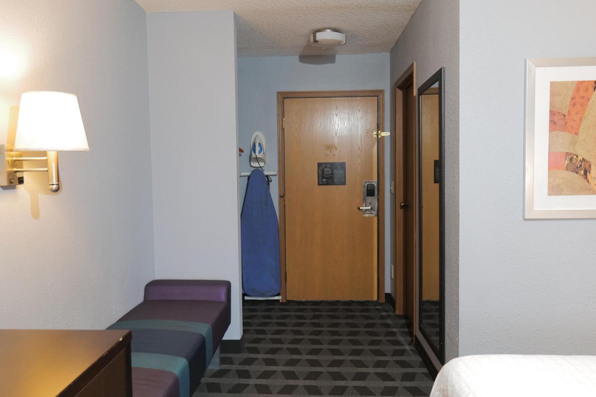 Baymont By Wyndham Flint Airport North Hotel Luaran gambar