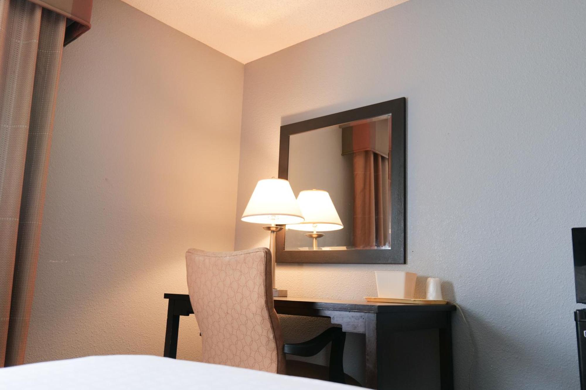 Baymont By Wyndham Flint Airport North Hotel Luaran gambar